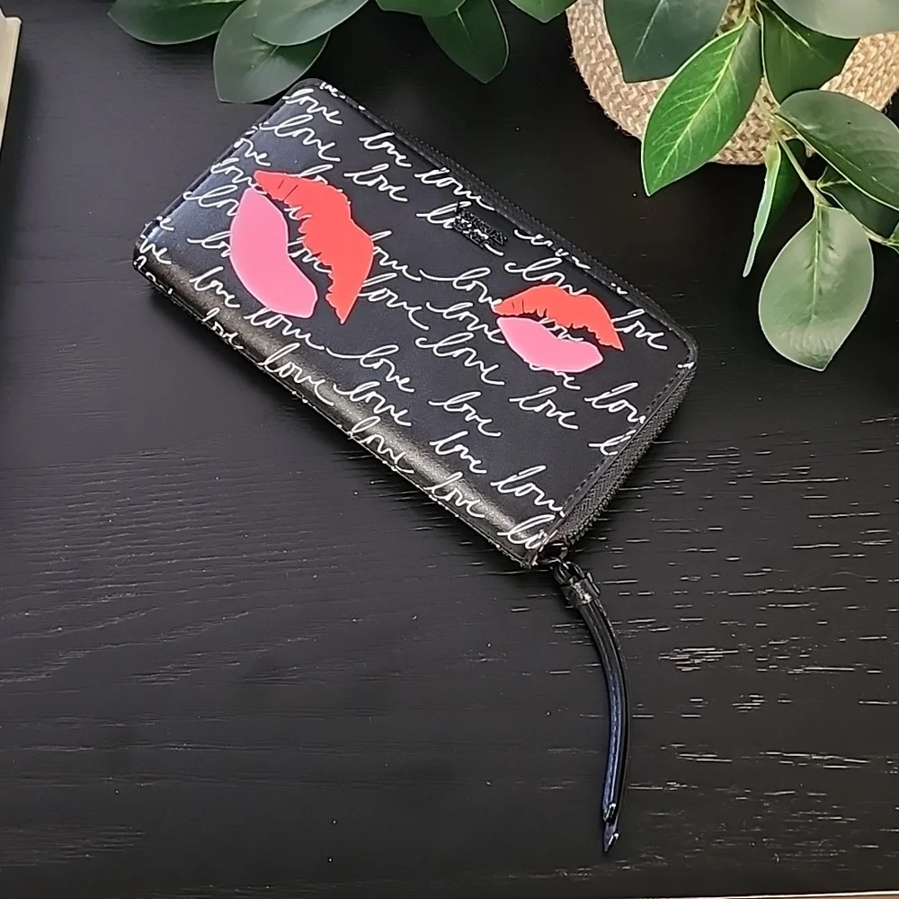 VICTORIA'S SECRET Love Kisses Zip Around Long Wallet Wristlet Lips Vegan Leather - Picture 9 of 13